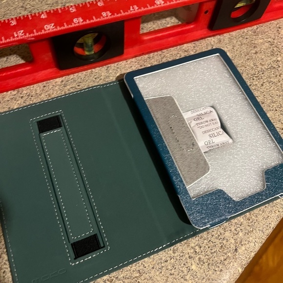 Mojo Universal 6 Floral Kindle/Tablet Case for smaller Kindle - Picture 5 of 5